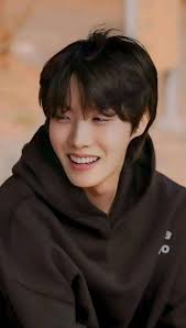 Happy New Year to all my amazing fans 💕💕💕💕 Thank you for your support  and love throughout the past year. I wish you all happiness, success, and  wonderful moments in 2025.