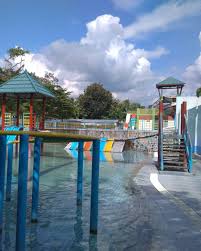 Inilah daftar tempat wisata favorit di madiun, jawa timur. Deretan Wahana Wisata Air Di Madiun Bikin Wisatawan Berduyun Duyun