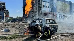 Ukraine war: Russian air strikes injure ...