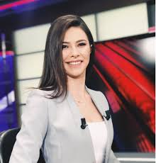 Türkiye'nin başarılı ve güzel haber spikeri şuan ''ntv'' de boy gösteren buse yıldırım ile keyifli bir röportaj gerçekleştirdik. Buse Yildirim On Twitter Yayindayiz
