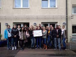 Abteilung i mein name ist stephanie bucher, ich bin als abteilungsleiterin seit august 2020 insbesondere für die pädagogische und organisatorische koordination innerhalb der abteilung i zuständig, bei uns umfasst die abteilung i im moment die jahrgänge 5 und 6. Spendenubergabe Die Welt Ein Bisschen Besser Machen Essen Sud