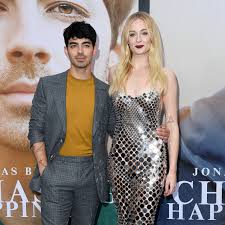 Sophie belinda jonas (née turner; How Sophie Turner And Joe Jonas Are Settling Into Parenthood