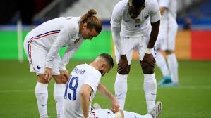 Karim mostafa benzema (born 19 december 1987) is a french professional footballer who plays as a striker for spanish club real madrid and the france national team. Em 2021 Frankreichs Generalprobe Gluckt Karim Benzema Verletzt Ausgewechselt Fussball Stuttgarter Nachrichten