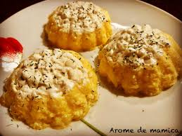 Peste el se pune branza de vaci amestec ata cu smantana si unt apoi se acopera cu un alt strat de mamaliga. Mamaliga Cu Branza La Cuptor Arome De Mamica