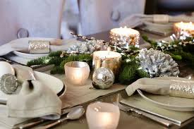 Fabriquer des décorations de noël n'est pas obligatoirement réservé aux professionnels de l'artisanat. Deco Table Noel Pas Cher A Faire Soi Meme Les Idees De Caroline Mesnil Cote Maison