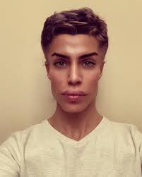 Muchas gracias carlos cordero por esta reseña! Carlos Costa Aproveita Quarentena E Surge Irreconhecivel