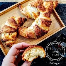 Croissants Vegan Sprouds And Nuts Vegan Croissant Rezept Vegan Backen Rezepte