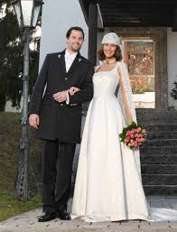 Laut und deutlich jaanna plochl prägt mit ihrem gwand eine ganze region. Hochzeitsdirndl Und Brautkleider Gossl 2014 Dirndl Online Net