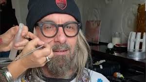 Ellen degeneres and portia de rossi shared experience about thier 12 year marriage relationship |. Daniele De Rossi Disguises Himself For The Derby Della Capitale Cnn Video