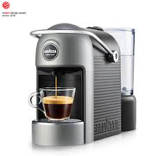 Nespresso propose des cafés d'exception et des machines innovantes pour réaliser des espressos et des recettes lait gourmandes. Coffee Machines For Espresso In Capsules Lavazza A Modo Mio