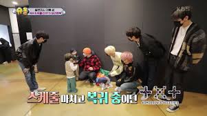 Superman defeats doomsday to save the planet, but does not survive the fight. Watch William And Bentley Visit Big Hit Entertainment And Meet Txt On The Return Of Superman Soompi