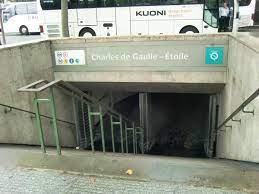 L'aéroport charles de gaulle se compose des terminaux 1, 2, 3. Charles De Gaulle Etoile Metro Station Paris 8 Th Paris 17 Th 1900 Structurae