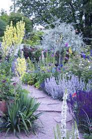 Entdecken Sie Ideen Fur Gartenkanten Auf Pinterest Weitere Ideen Zu Gartenkanten Entdeck Front Yard Garden Design Cottage Garden Design Garden Design