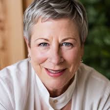 Lisa Gates's Instagram, Twitter & Facebook