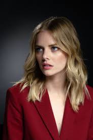 With that being said, there aren't too many people who don't love this. Samara Weaving Blonde Actress Celebrity Blue Eyes Australian Girls Looking Away Women Young Woman Australian Vest Red Coat 853x1280 Wallpaper Wallhaven Cc