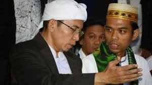 Ustadz adi hidayat 2019 tentang amalan cerdas di waktu yang terbatas dimana kita berharap allah menghadirkan ridho dan. Apa Hukum Mengucapkan Selamat Natal Menurut Ustadz Abdul Somad Adi Hidayat Hingga Quraish Shihab Pos Kupang