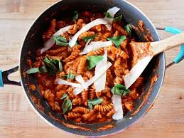 Get Creamy Italian Sausage One Pan Pasta Recipe From Food Network In 2020 Food Network Recipes One Pan Pasta Pasta Shapes