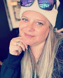 Lauren Wikoff's Instagram, Twitter & Facebook