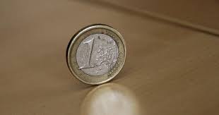 Le taux de change d'une devise est le cours de cette devise par rapport à une autre, appelé également parité d'une monnaie. Une Actu Decryptee Passage A L Euro Les Francais Ont Ils Vraiment Perdu De L Argent