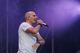 Akhenaton, rappeur d'iam, a été hospitalisé pour détresse respiratoire et transféré en réanimation dimanche 1er août. Akhenaton Rappeur Wikipedia