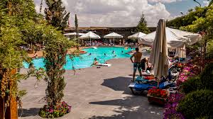 Her yaş grubu için özel ders verilmektedir. Yuzme Havuzu Club Mirador