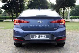 This new elantra is 2.2 inches longer and an inch wider than before, with a. Hyundai Elantra 2019 Facelift Review Is This Redesign Better Carsome Malaysia