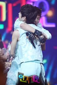 Infinite L And Woohyun Hug Tumblr Hug Tumblr Infinite Myungsoo