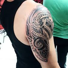 Tatuajes maories en las piernas y pies. Pin En Tatuaje Maori Hombro