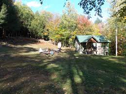Located in the heart of the southern vermont green mountains, it has easy access to okemo mountain to the north, stratton, bromley and magic ski resorts to the south. Camps Cottages