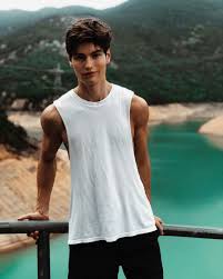 Berikut ini beberapa gerakan senam lantai yang bisanya diajarkan dipendidikan jasmani dan bagaimana cara melakukannya. Kata Gymnastic Berasal Dari Bahasa Cara Golden