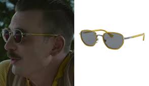 Lloyd Hansen (Chris Evans) sunglasses in The Gray Man