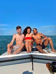 Tubing with friends (nsfw) : rgaybrosgonemild
