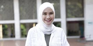 Ku tatap arah jalan di depan yang tidak begitu halus memberiku semangat untuk meraih prestasi dengan penuh percaya diri. Kerap Kabur Saat Belajar Mengaji Waktu Kecil Zaskia Terapkan Fun Learning Pada Anak Kapanlagi Com