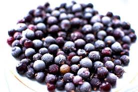 Black currants contain gamma linolenic acid (gla), which is associated with improvements in skin conditions like eczema, premenstrual syndrome (pms) and strengthening hair. 10 Proven Benefits Of Blackcurrants Blackcurrant Benefits Wine Benefits Health Juicing For Health