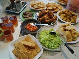Tingkatkan kesehatan dengan menu buka puasa yang sehat namun tetap nikmat berikut! Bukber Dengan Tetangga