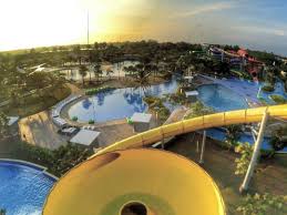Lokasi kolam renang ini berada di dekat dengan wisata. Tiket Masuk Dan Promo Go Wet Waterpark Grand Wisata Bekasi Wisatainfo