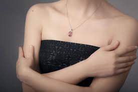 What Jewelry to Wear with a Strapless Dress