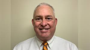 LHS Basketball Coach Steve Bradley Receives Transformation Coach Award