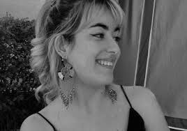 Marta Flores confronta al lector con la guerra en su primera novela