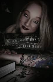 𝙇𝙚𝙩'𝙨 𝙩𝙖𝙡𝙠 𝙘𝙤𝙫𝙚𝙧𝙨! 🖤 Do you prefer model covers