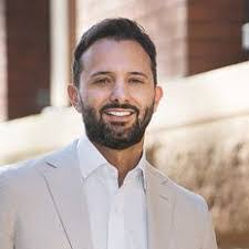 Larry Macri's Instagram, Twitter & Facebook