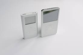 Connecting and disconnecting ipod mini. Ipod Mini Minimally Minimal