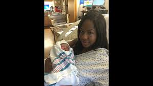 Teen sister helps mom deliver baby