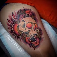 Neo Traditional Skull Tattoo By Matt Curzon Skull Skulltattoo Tatuaje Neotradicional Craneos Tattoo Tatuajes Tradicionales