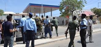 Cabdi kaamil cawaale al fanaan cabdi kaamil cawaale. Ammaanka Wadooyinka Muqdisho Oo Loo Qeybiyay Booliska Nisa Amarro Kasoo Baxay Wasaaradda Gudaha Goobjooge Net Somali News Somalia News Analysis