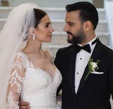 Bal gibi de hem meme hem kuku ebru sallı'ya ait. Dedikodu Kazani Canan Erguder Den Haber Var Ebru Salli Oglunu Anlatirken Agladi Alisan In Surprizleri