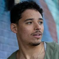 Kris Diaz's Instagram, Twitter & Facebook