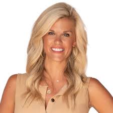 Carmen Putnam's Instagram, Twitter & Facebook