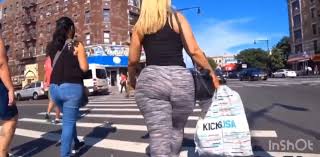 HUGE ASS MILF CANDID - ThisVid.com