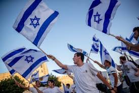 המשטרה ביקשה ממארגני מצעד הדגלים להתפזר, שלוותה בקריאות בוז מהמשתתפים. Vmbuozhpwd9dmm